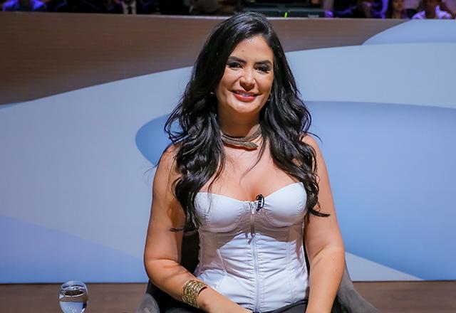 Atriz e influenciadora Vanessa Carvalho é a convidada do "Roda Solta" no The Noite desta quarta (16)