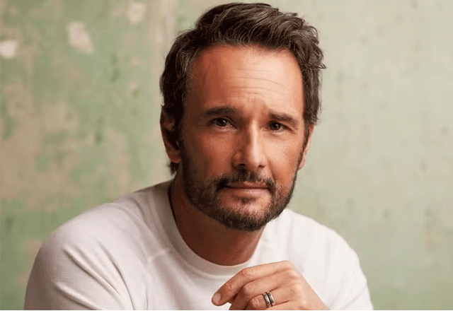 Rodrigo Santoro compartilha fotos raras de passeio em família