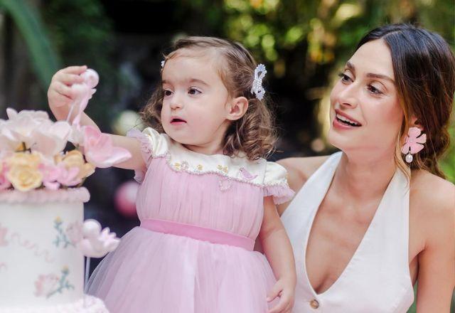 MOMENTO FOFURA:  Thaila Ayala compartilha fotos da filha em aula de jiu-jitsu