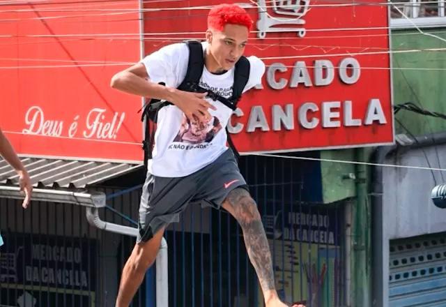 MC Poze: Oruam sobe em ônibus, gera tumulto e se pronuncia após confusão